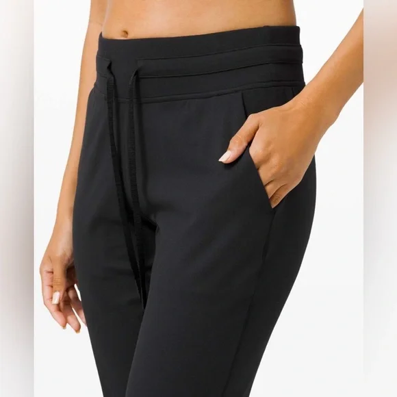 Lululemon Ready To Rulu Jogger Crop in Black Size 2 - Picture 5 of 13